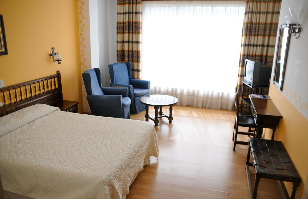 Hotel Eumesa Puentedeume Cameră foto